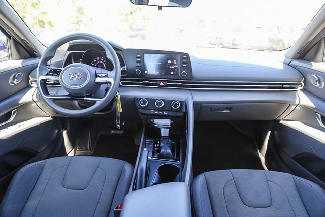 Certified 2023 Hyundai Elantra SE FWD image 13