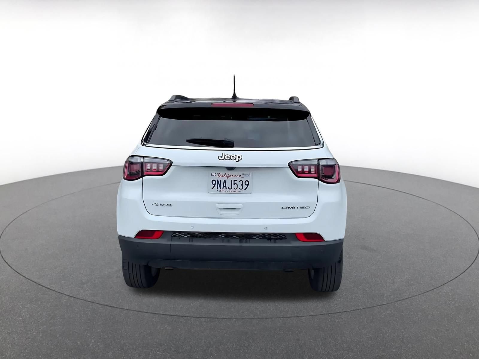 Used 2025 Jeep Compass Limited AWD/4WD image 12