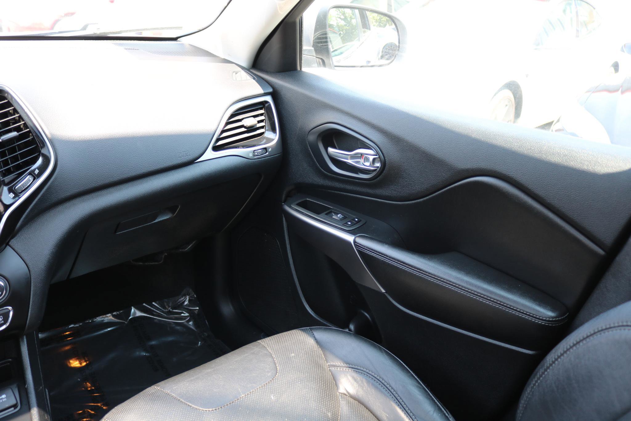 Used 2020 Jeep Cherokee Limited image 42