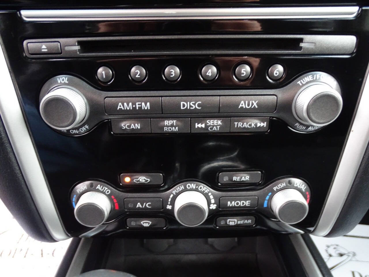 Used 2015 Nissan Pathfinder SV image 23