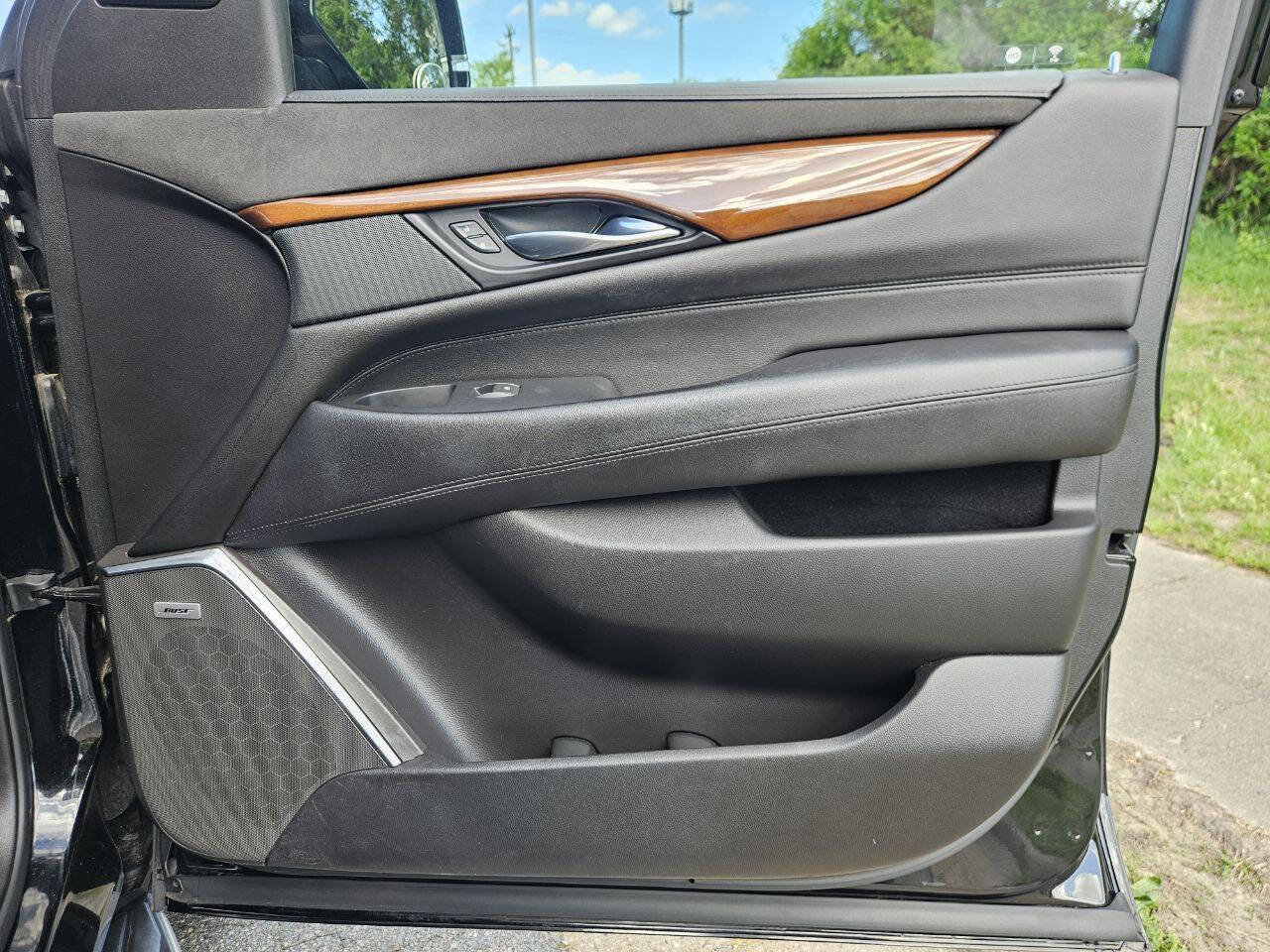 Used 2019 Cadillac Escalade ESV 4WD image 18