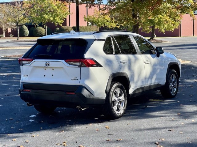 Used 2022 Toyota RAV4 LE image 7