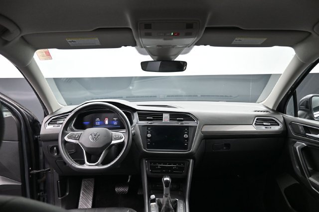 Used 2023 Volkswagen Tiguan SE FWD image 25