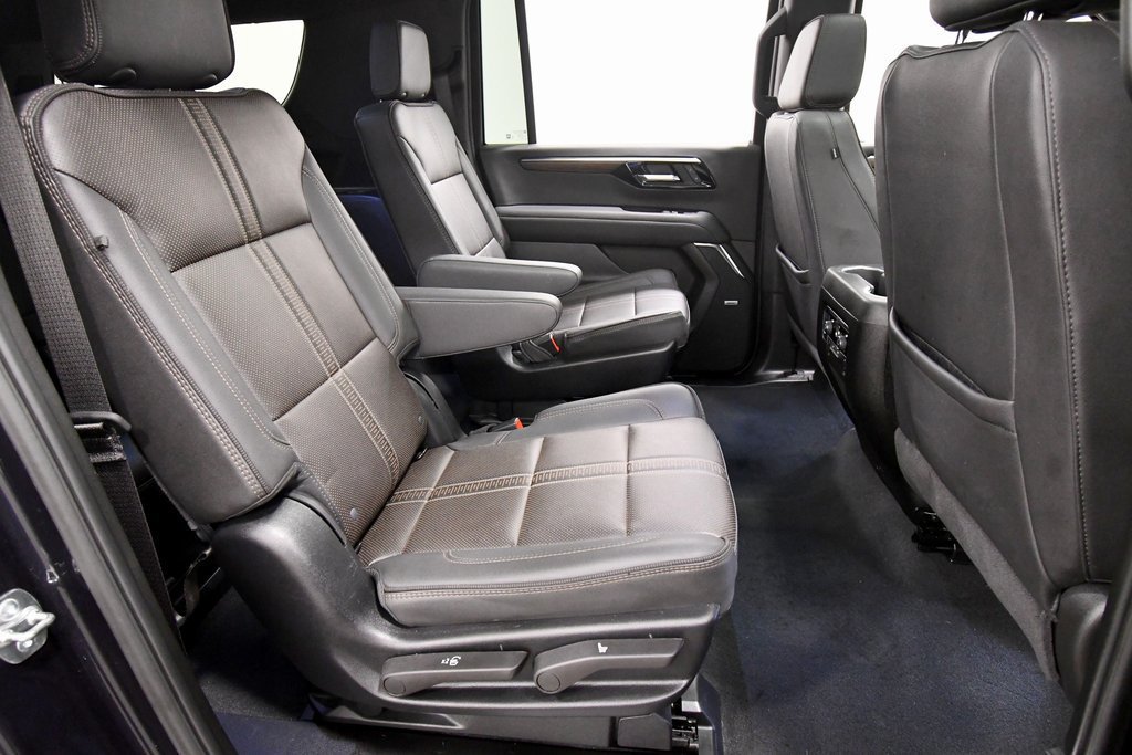 Used 2025 Chevrolet Suburban High Country w/ Sun And Tow Package AWD/4WD image 18