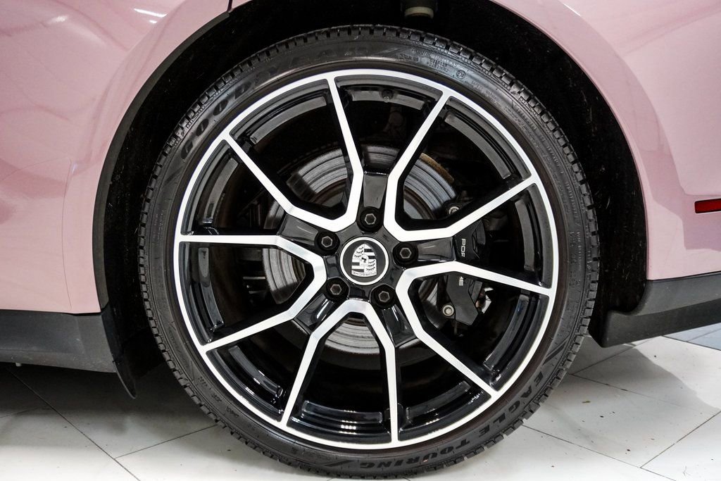 Used 2023 Porsche Taycan 4S w/ Premium Package image 11