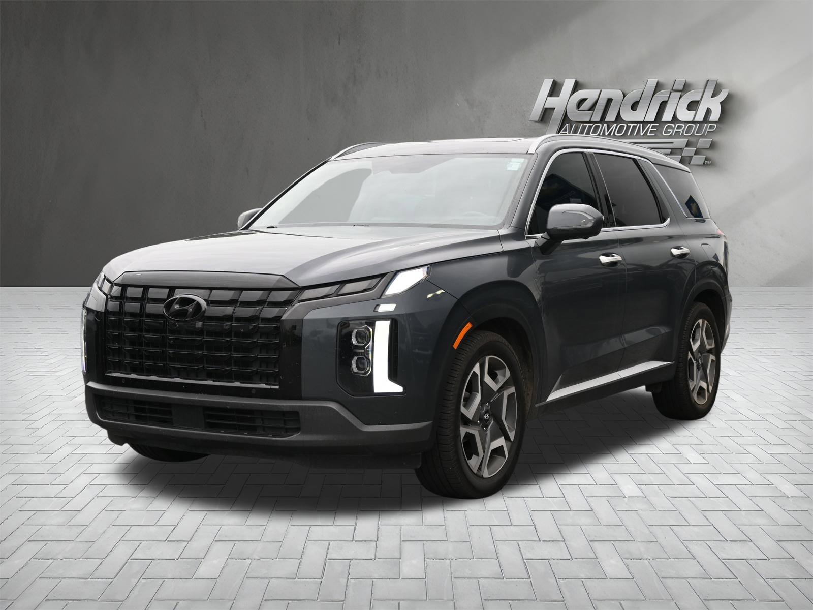 Used 2023 Hyundai Palisade SEL w/ Premium Package FWD image 5