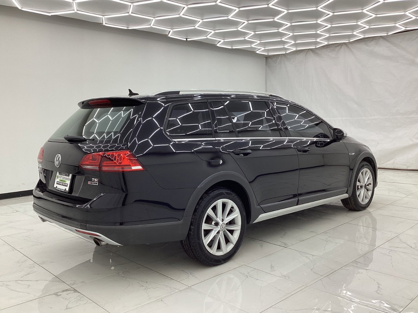 Used 2017 Volkswagen Golf Alltrack S image 11