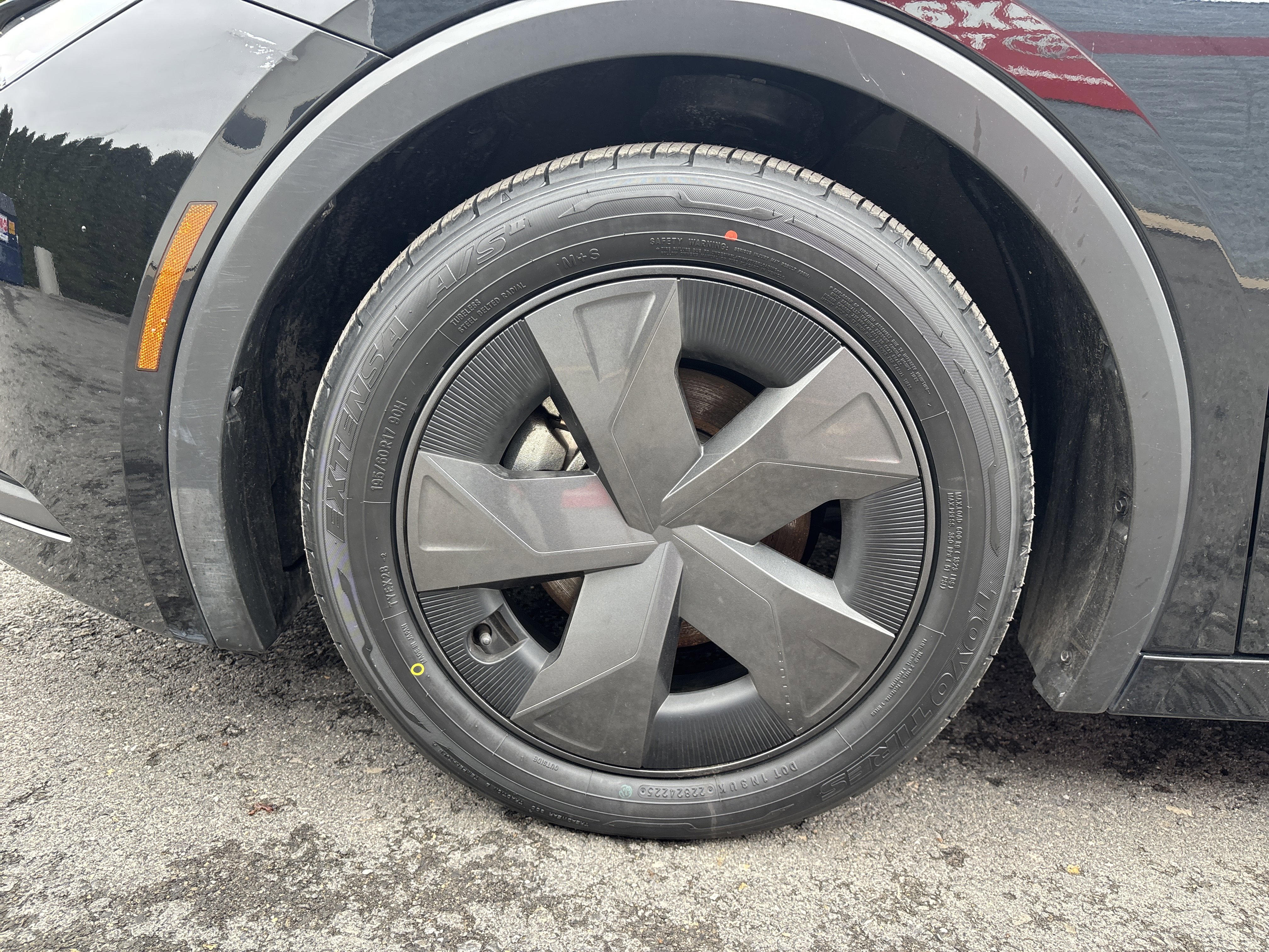 Used 2024 Toyota Prius LE image 11