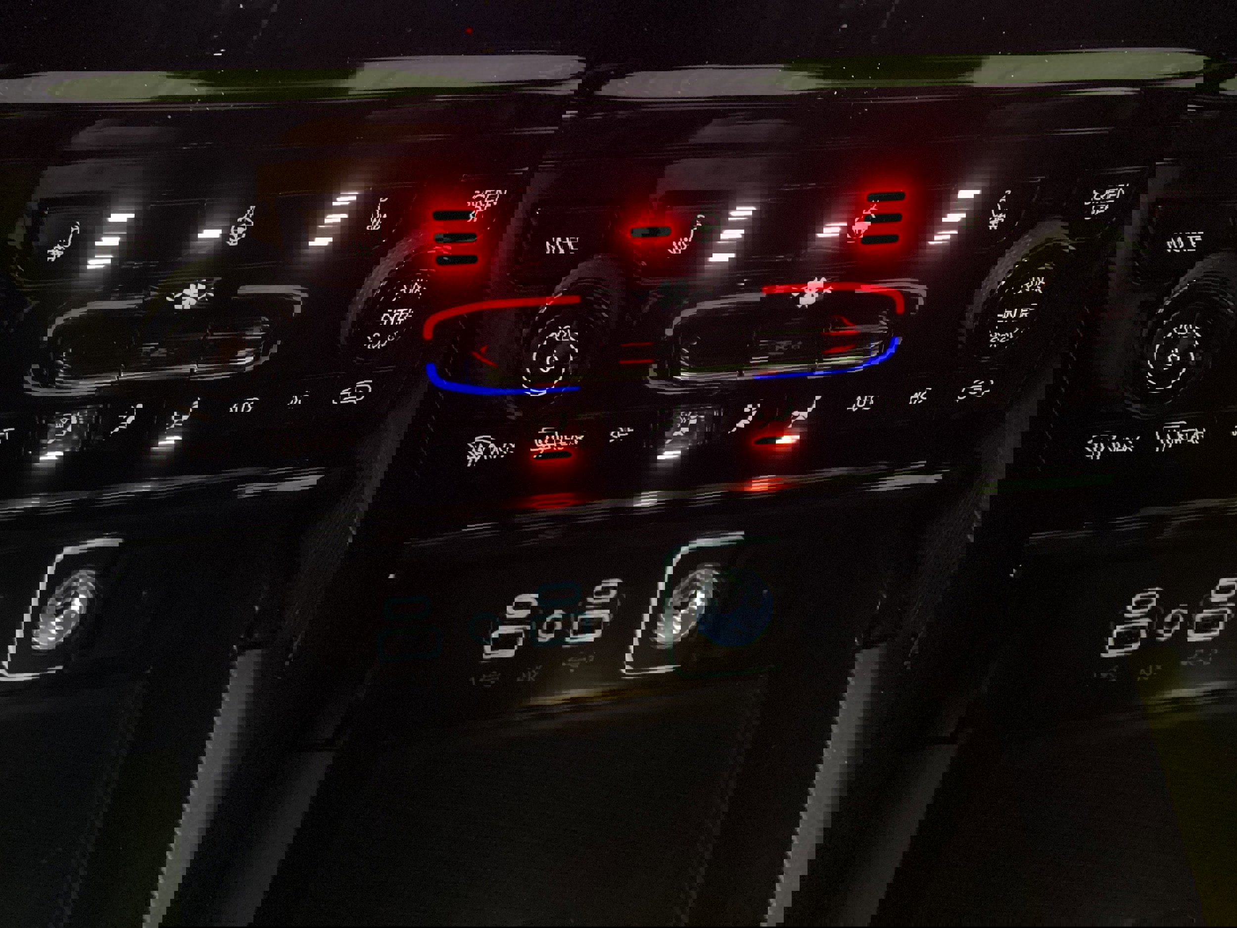 Used 2024 Jeep Grand Cherokee Altitude image 32