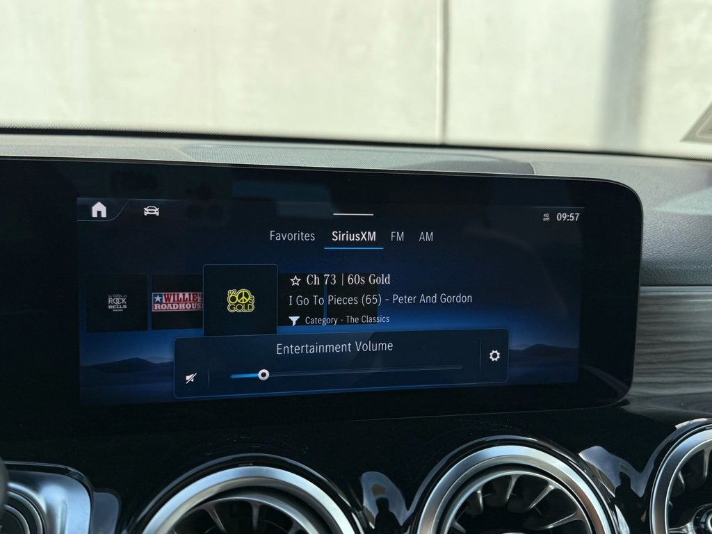 Used 2025 Mercedes-Benz GLB 250 image 8