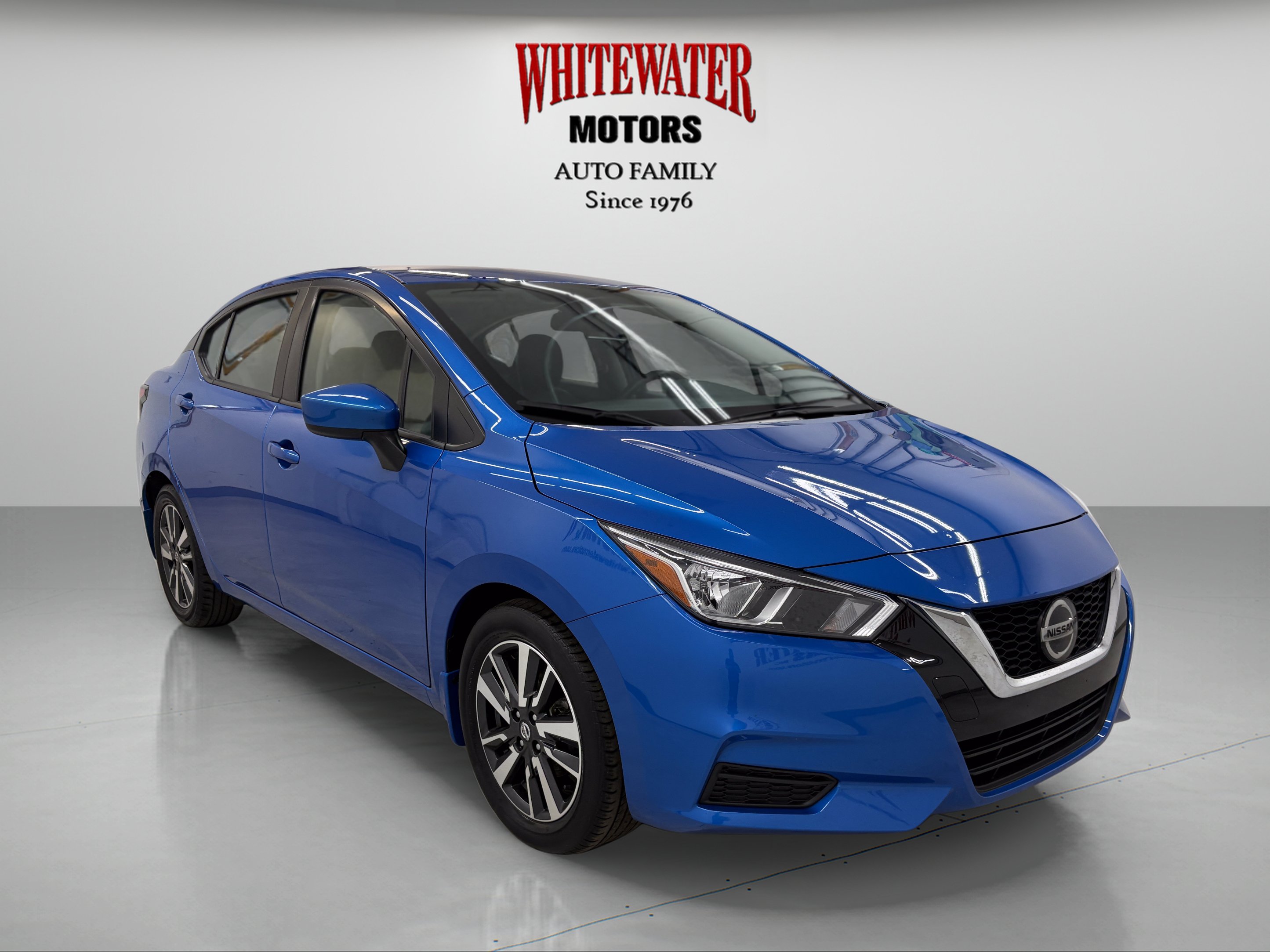 Used 2022 Nissan Versa SV w/ Trunk Package FWD image 5