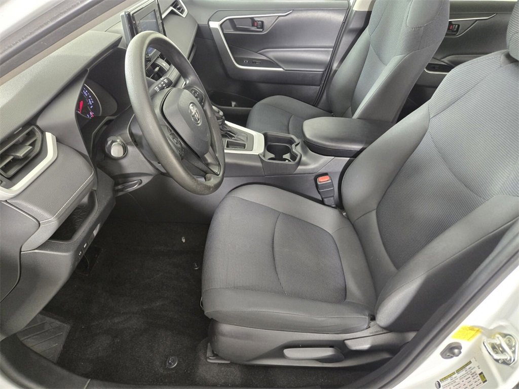 Used 2020 Toyota RAV4 LE image 14