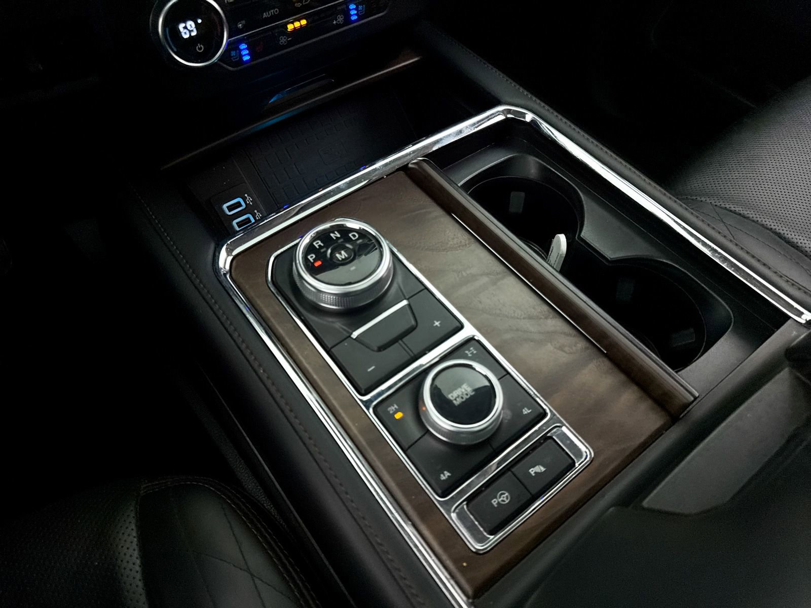 Used 2018 Ford Expedition Max Platinum AWD/4WD image 29