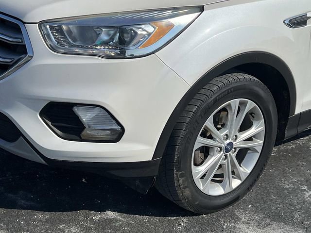 Used 2017 Ford Escape SE w/ Equipment Group 201A image 9