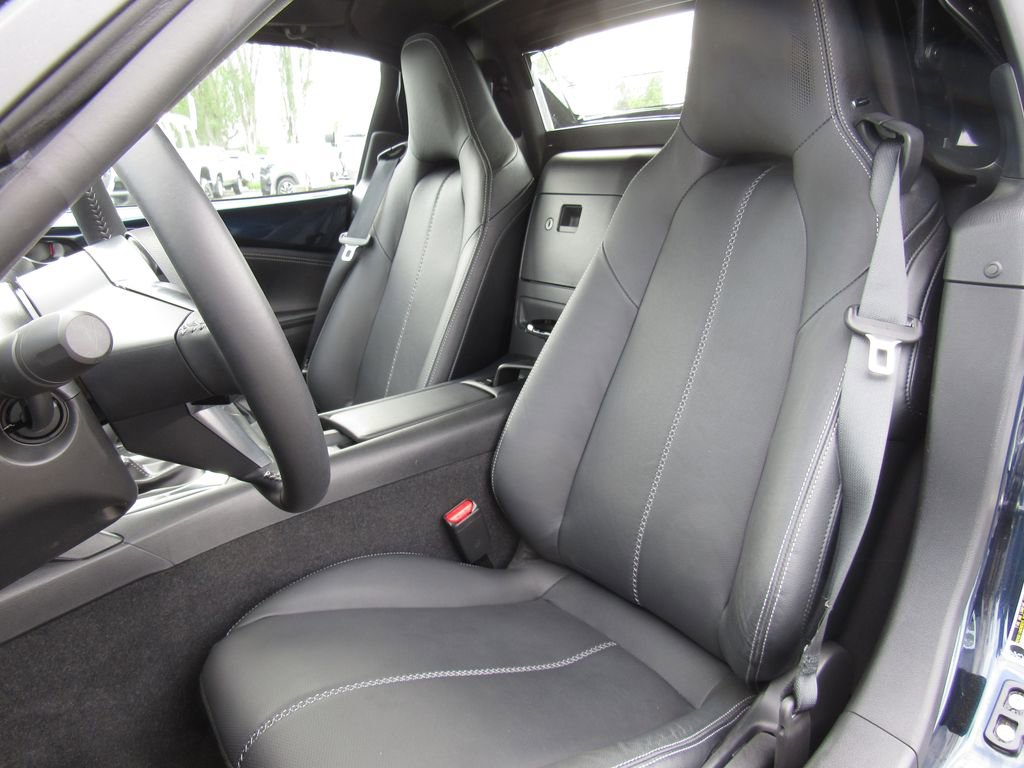 Used 2021 MAZDA MX-5 Miata RF Grand Touring RWD image 11