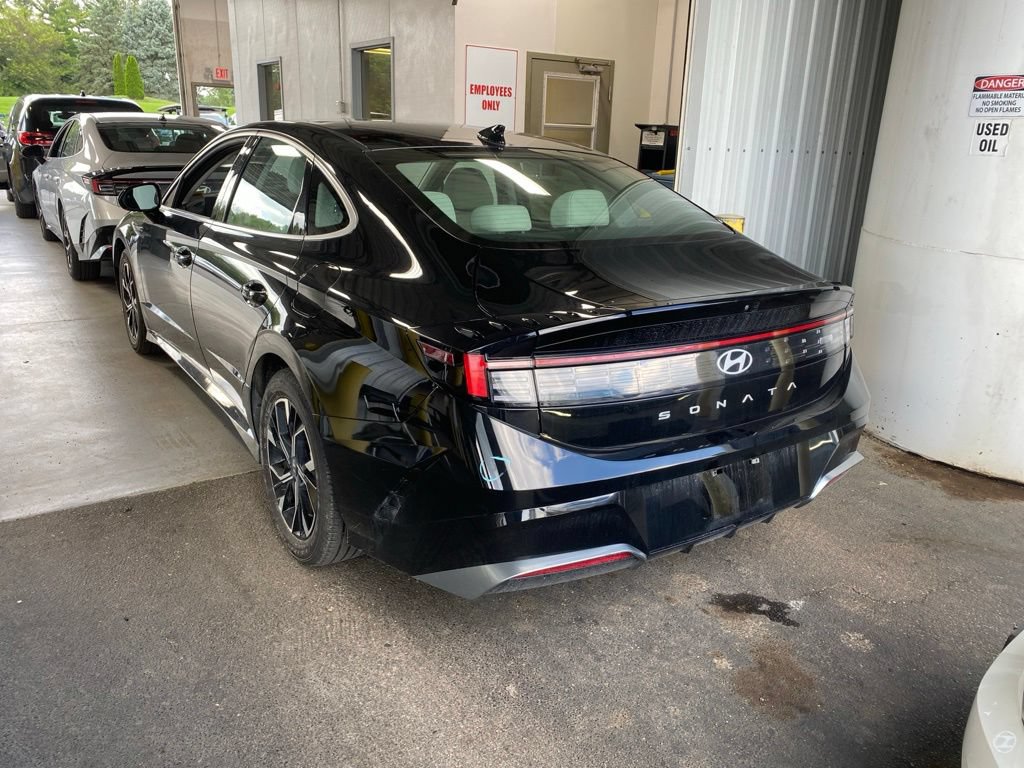 Used 2025 Hyundai Sonata SEL FWD image 3