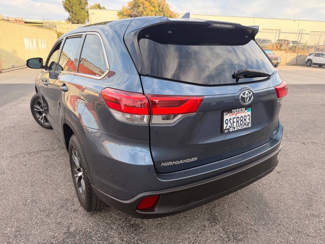 Used 2017 Toyota Highlander Plus w/ Carpet Mat Package FWD image 10