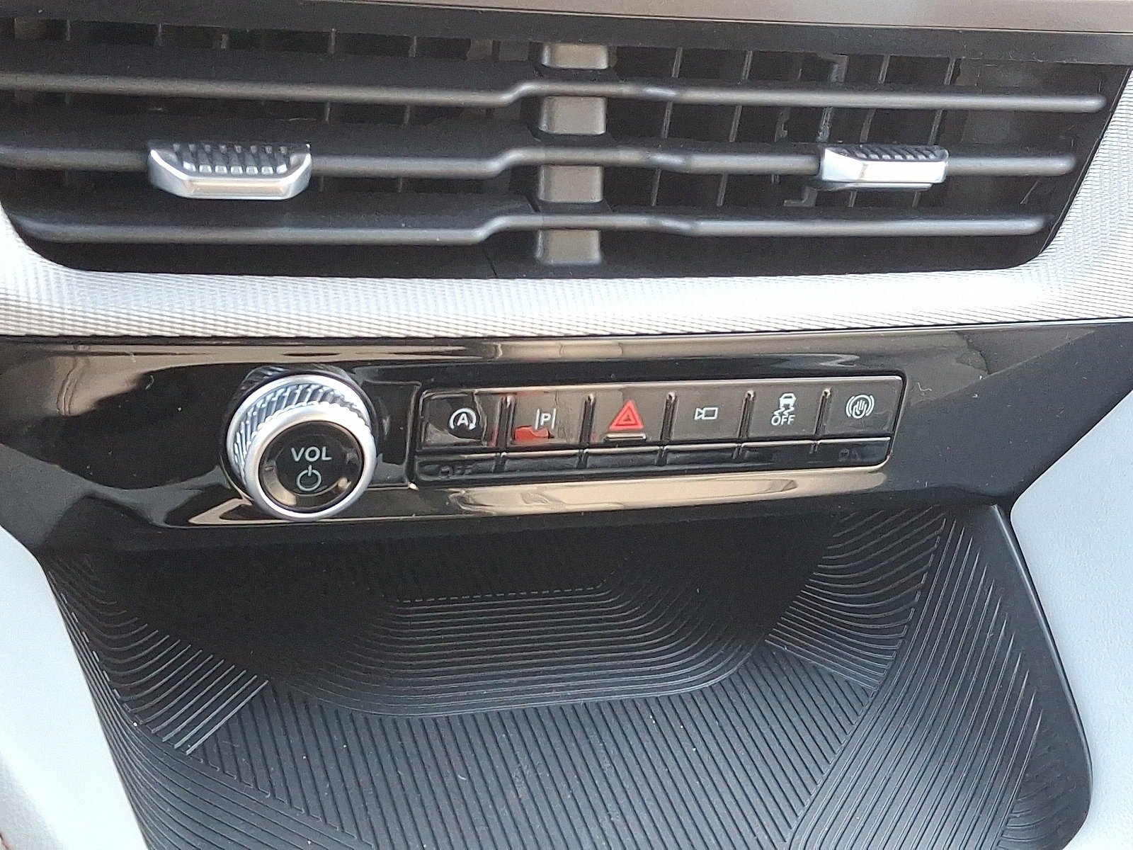 New 2026 Ford Explorer Active w/ Active Comfort Package AWD/4WD image 17