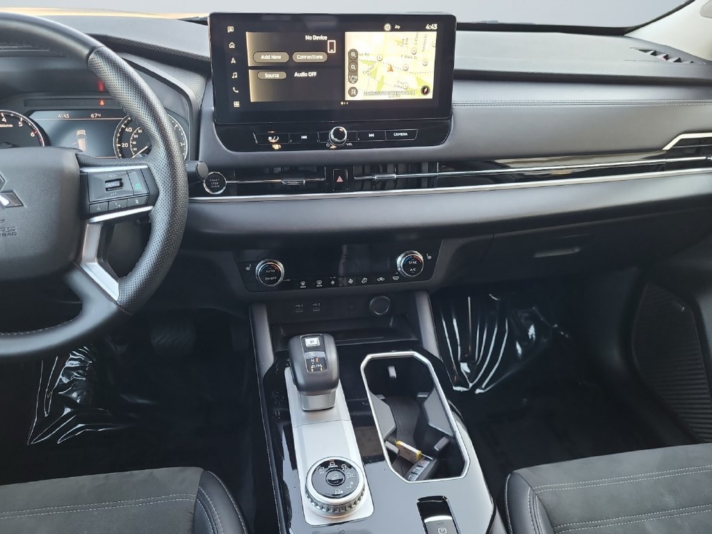 Used 2025 Mitsubishi Outlander SE AWD/4WD image 11