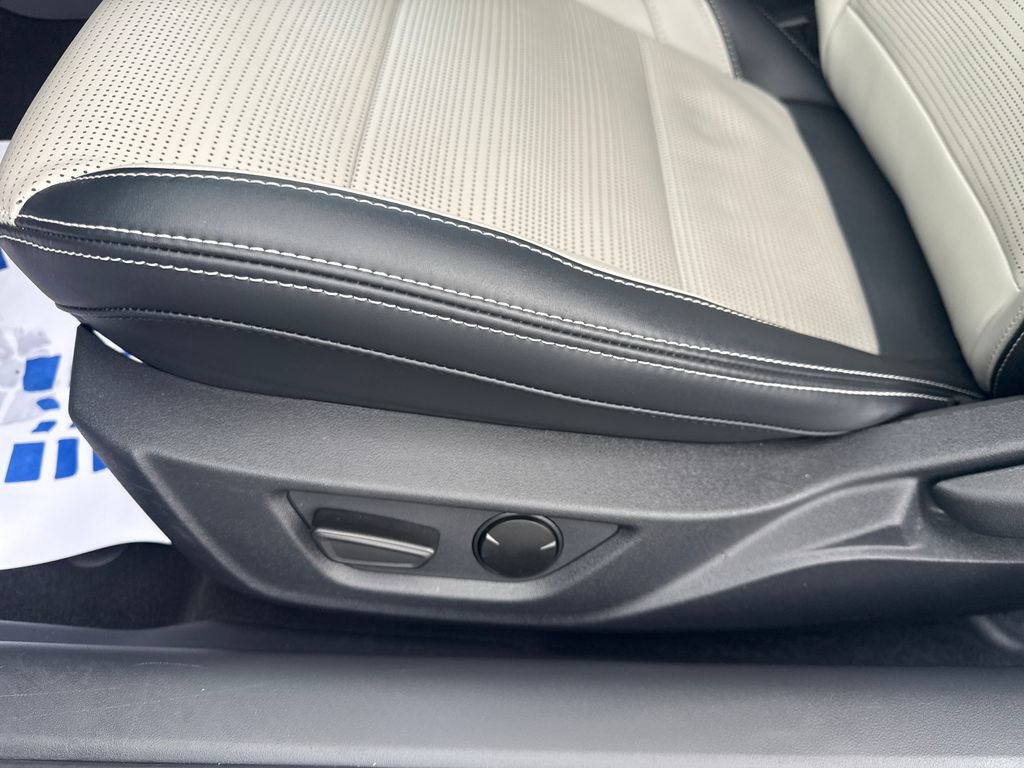Used 2025 Ford Mustang Premium image 24