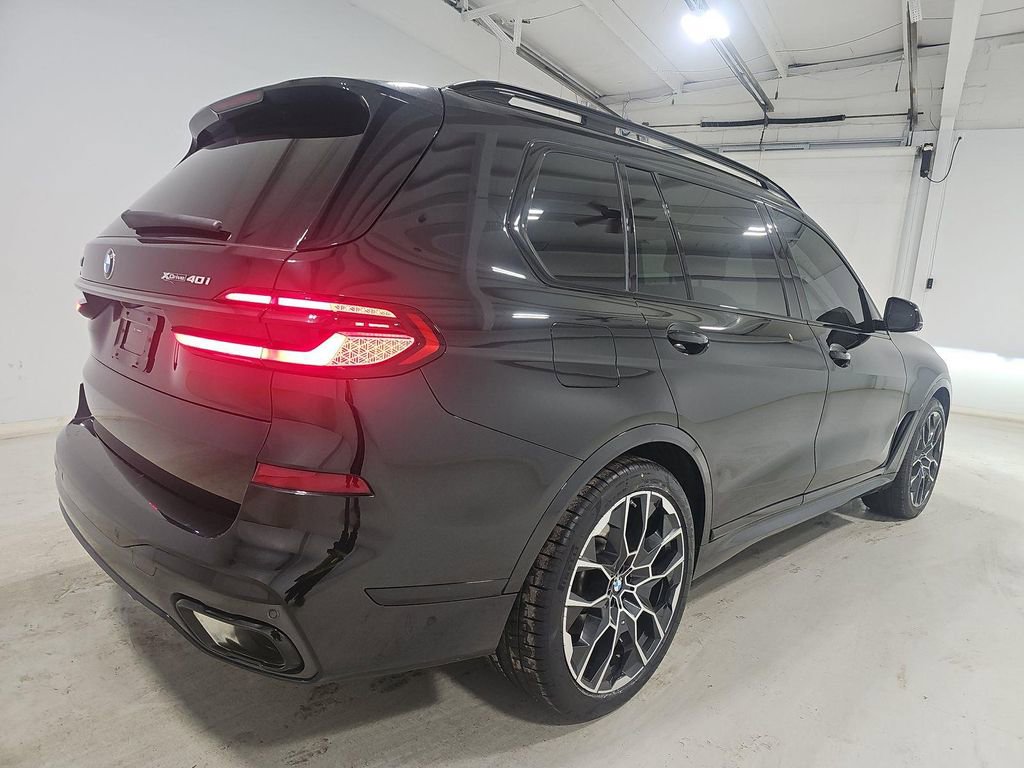Certified 2024 BMW X7 xDrive40i w/ M Sport Package image 2