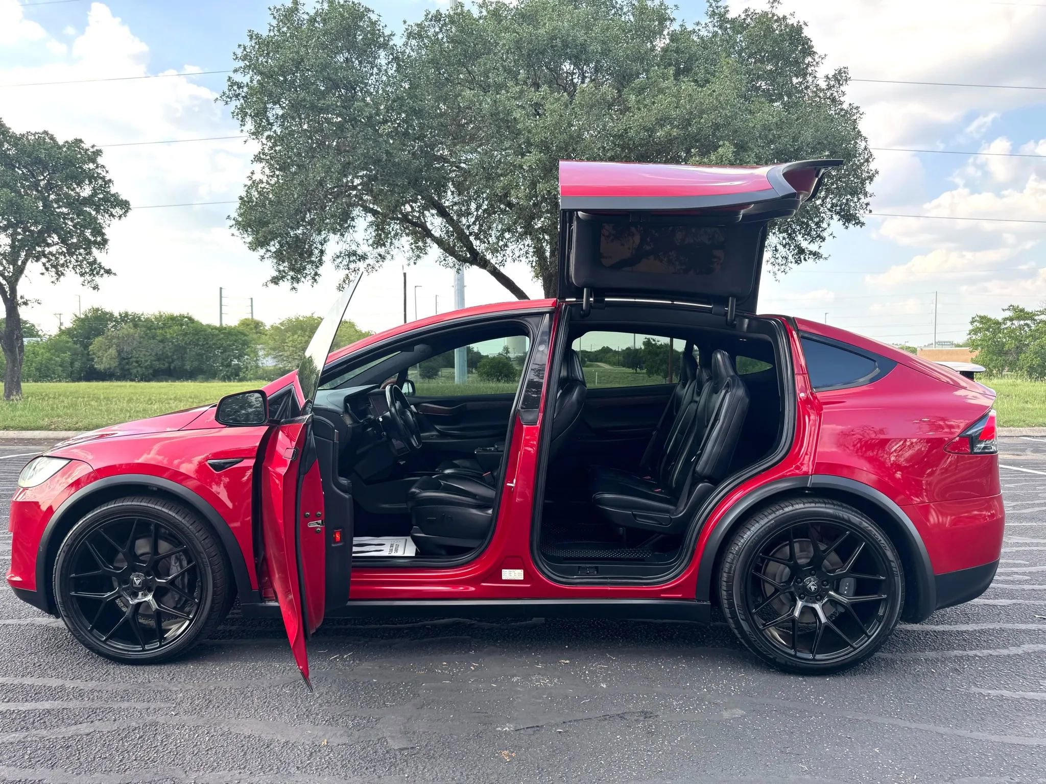 Used 2020 Tesla Model X image 24