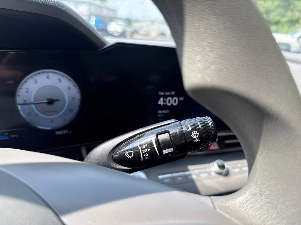 Used 2024 Hyundai Elantra SEL FWD image 20