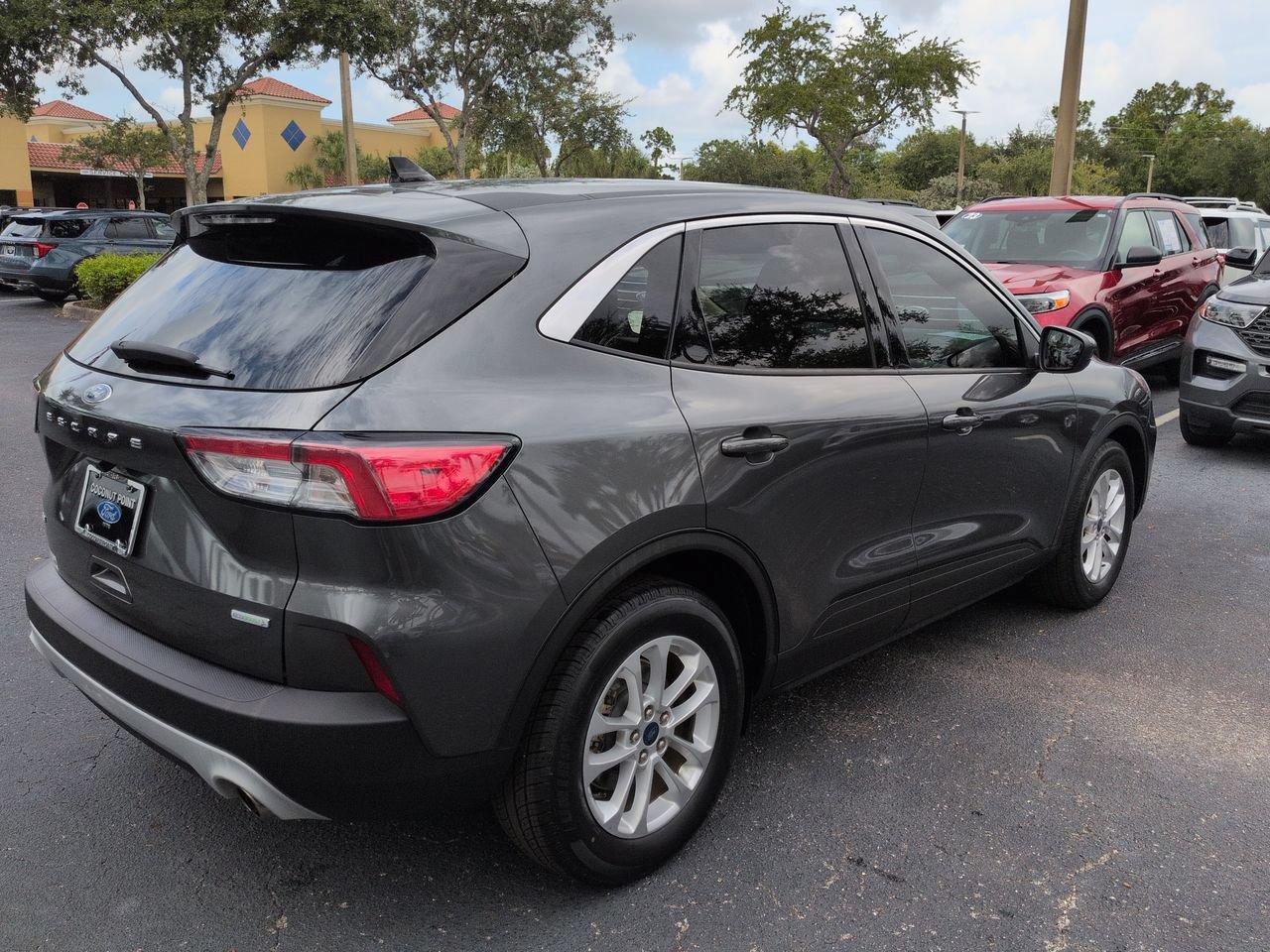 Used 2020 Ford Escape SE FWD image 4