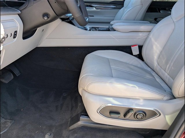 Used 2022 Jeep Wagoneer Series III w/ Premium Group I image 9