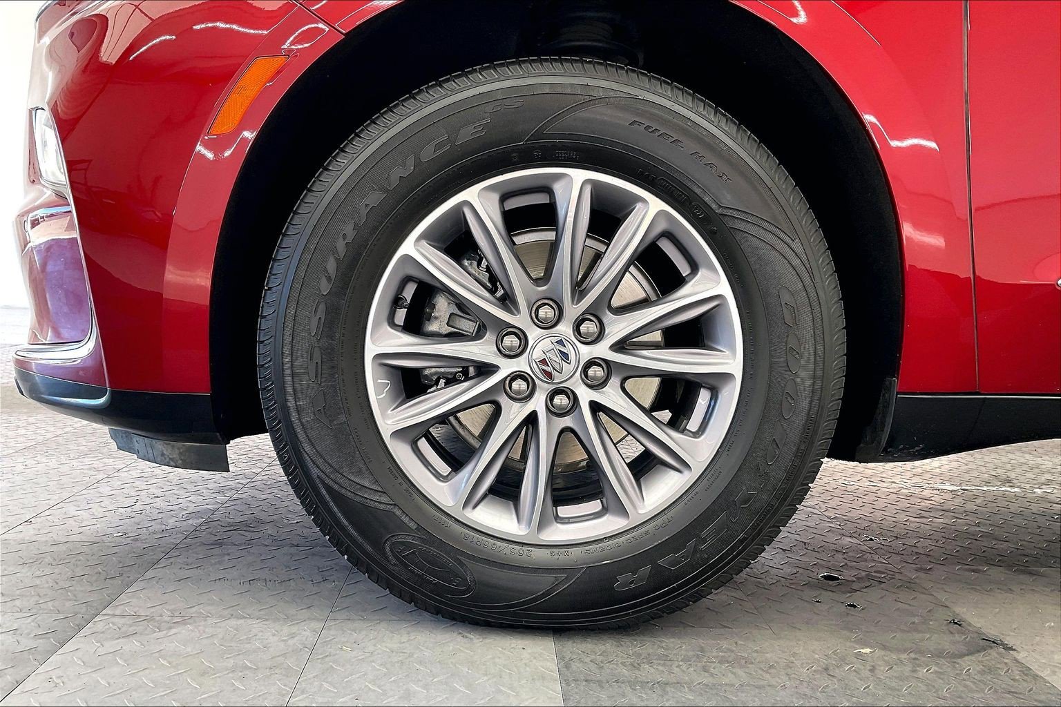 Used 2023 Buick Enclave Essence image 8
