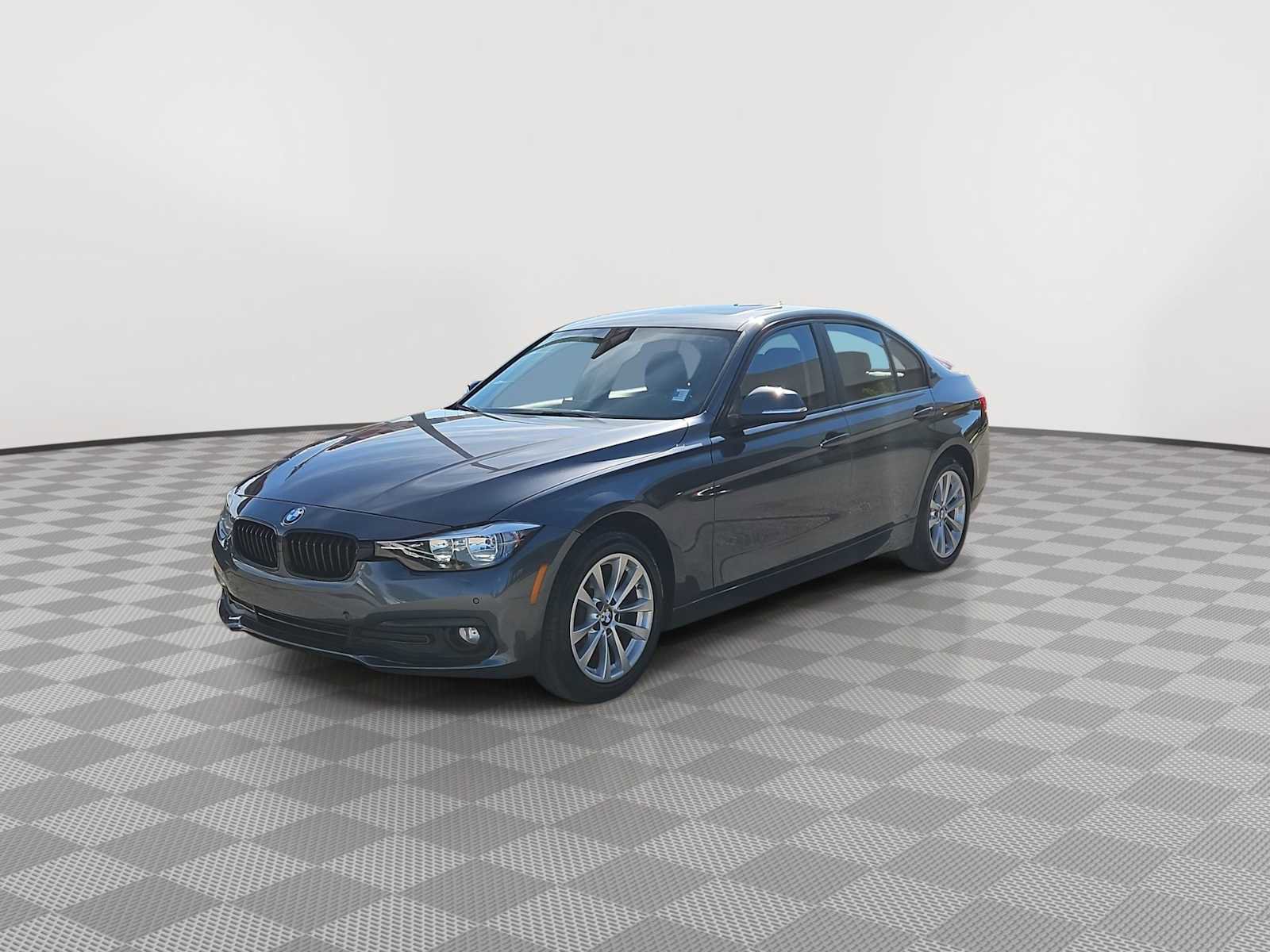 Used 2016 BMW 320i Sedan RWD image 4