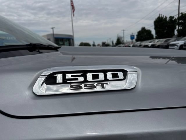 Used 2025 RAM 1500 Laramie AWD/4WD image 10