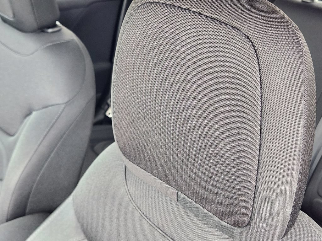 Used 2019 Jeep Renegade Latitude FWD image 16