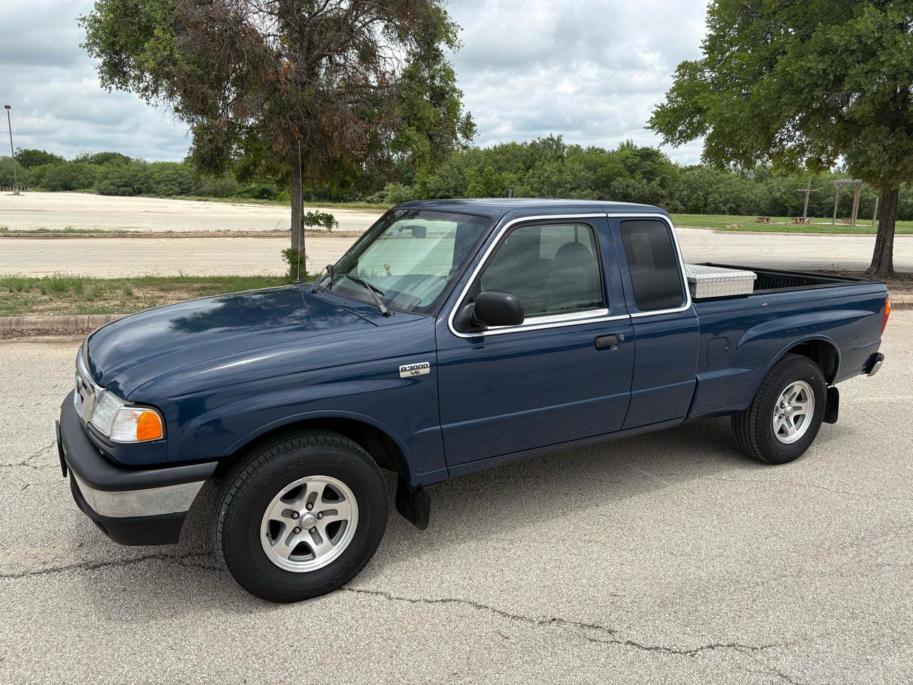 Used 2001 MAZDA B-Series Pickup 2WD Cab Plus B3000 image 2