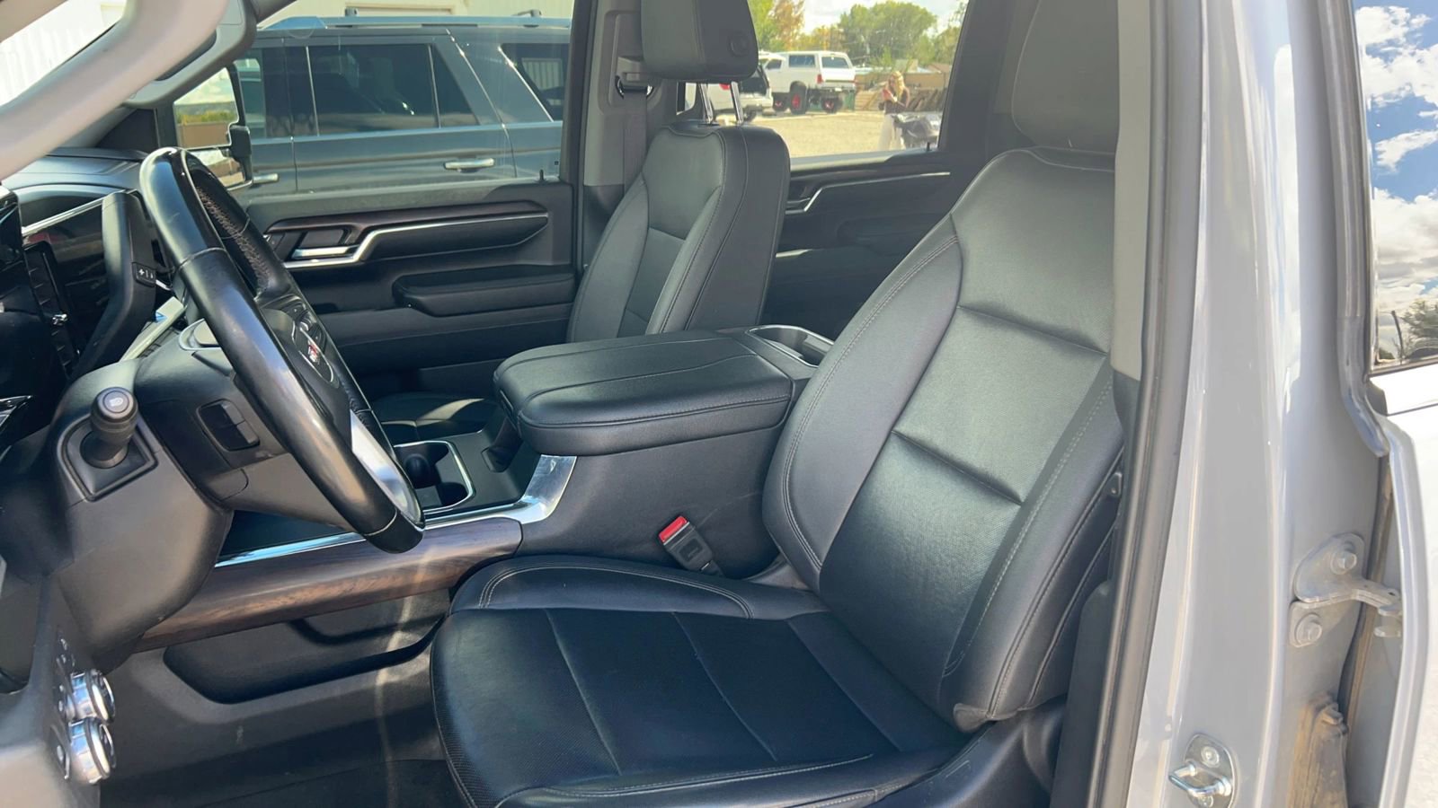 Used 2024 GMC Sierra 3500 SLT w/ SLT Premium Package image 13