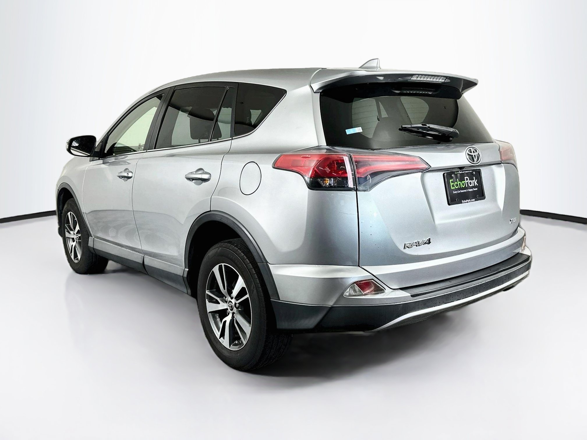 Used 2018 Toyota RAV4 XLE w/ All Weather Liner Package FWD image 5