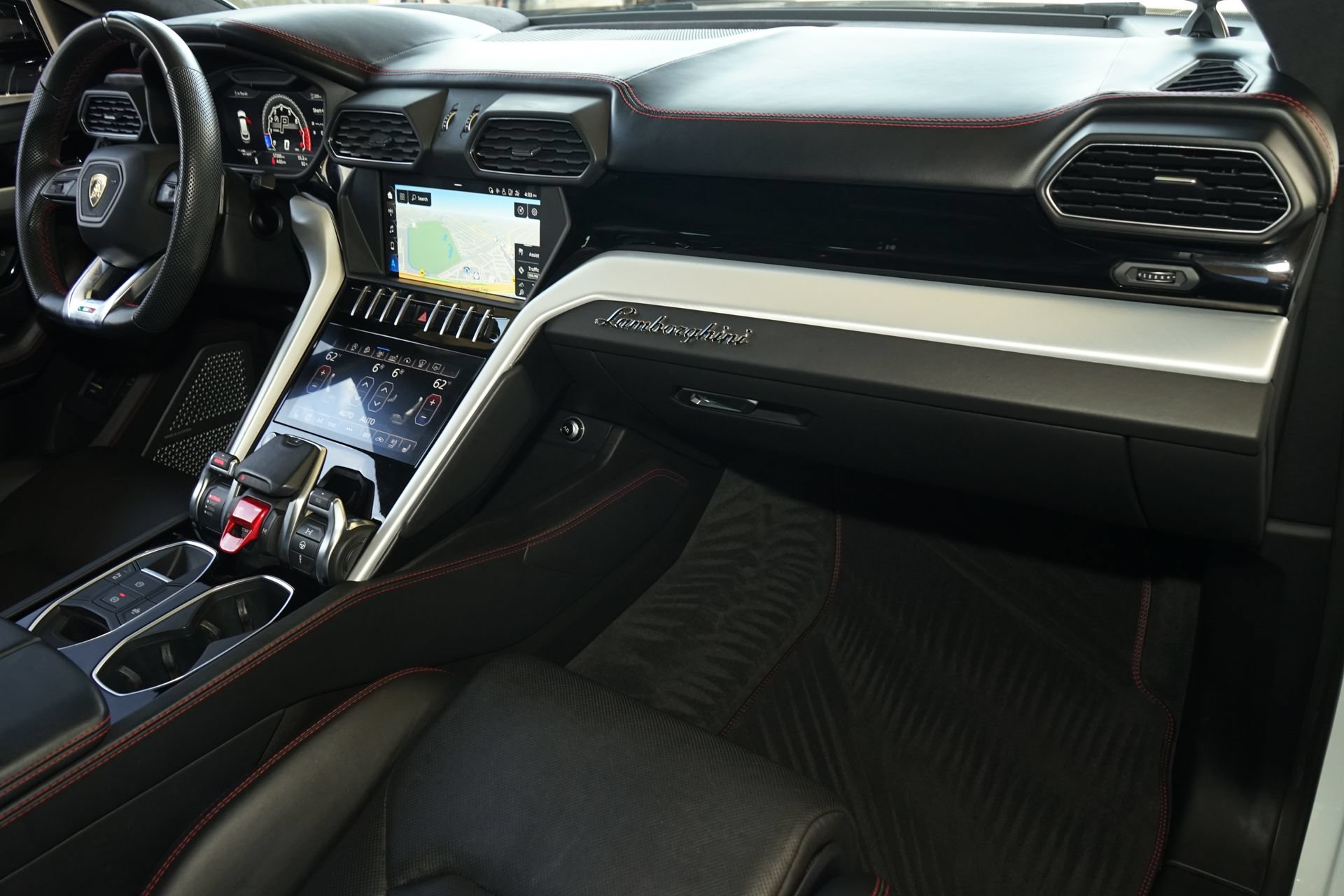 Used 2019 Lamborghini Urus AWD/4WD image 10