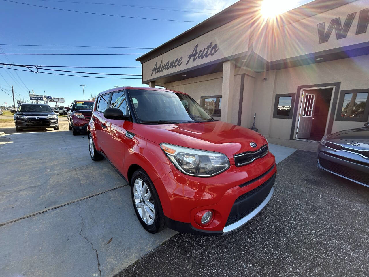 Used 2017 Kia Soul + image 2