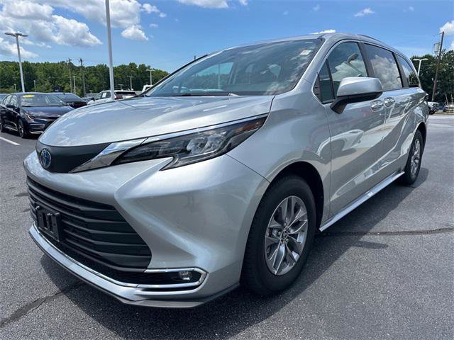 Certified 2024 Toyota Sienna XLE image 7