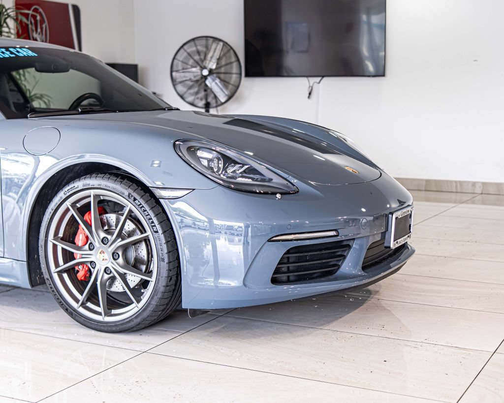 Used 2018 Porsche 718 Cayman S RWD image 3