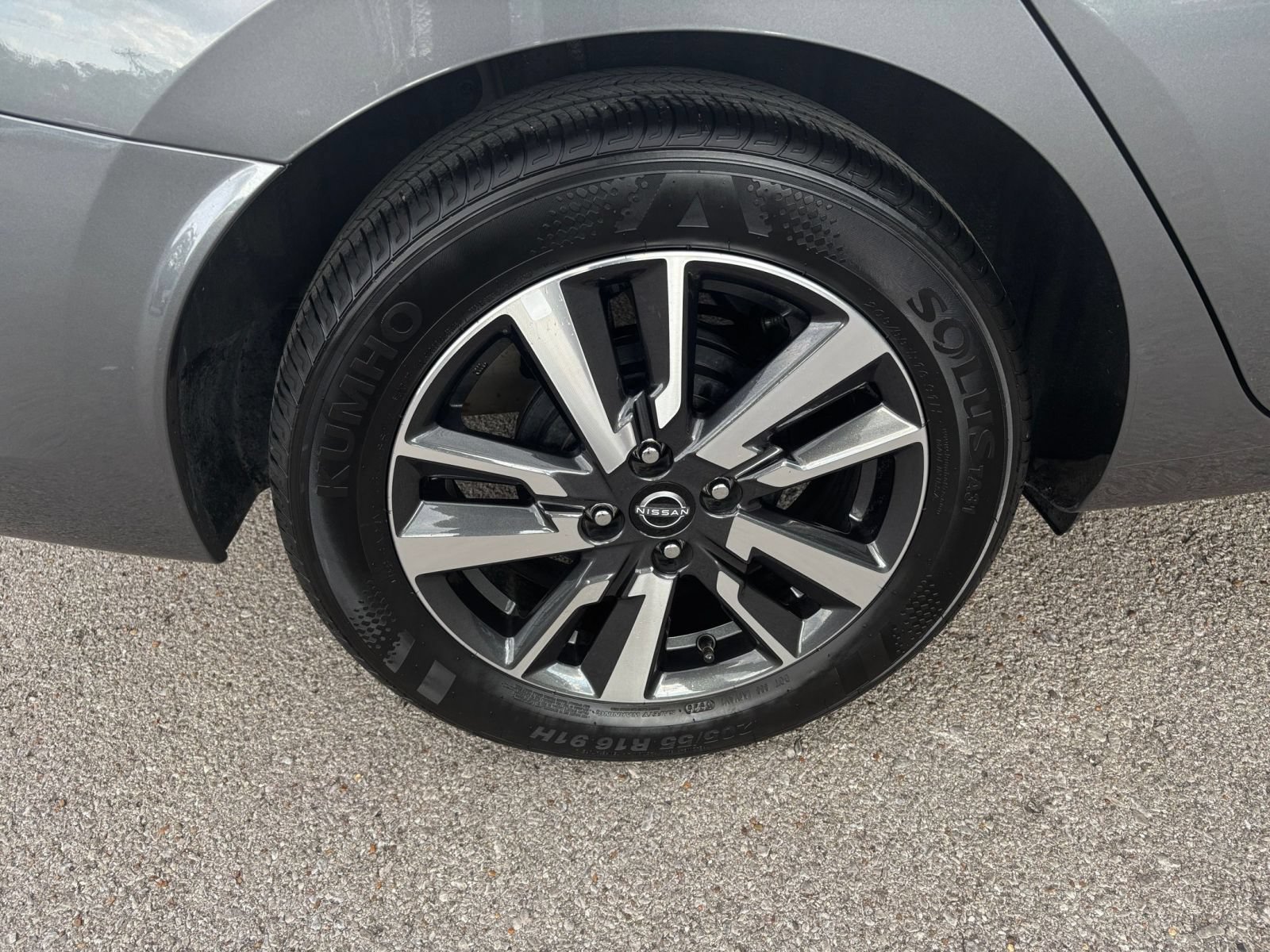 Used 2025 Nissan Versa SV FWD image 29