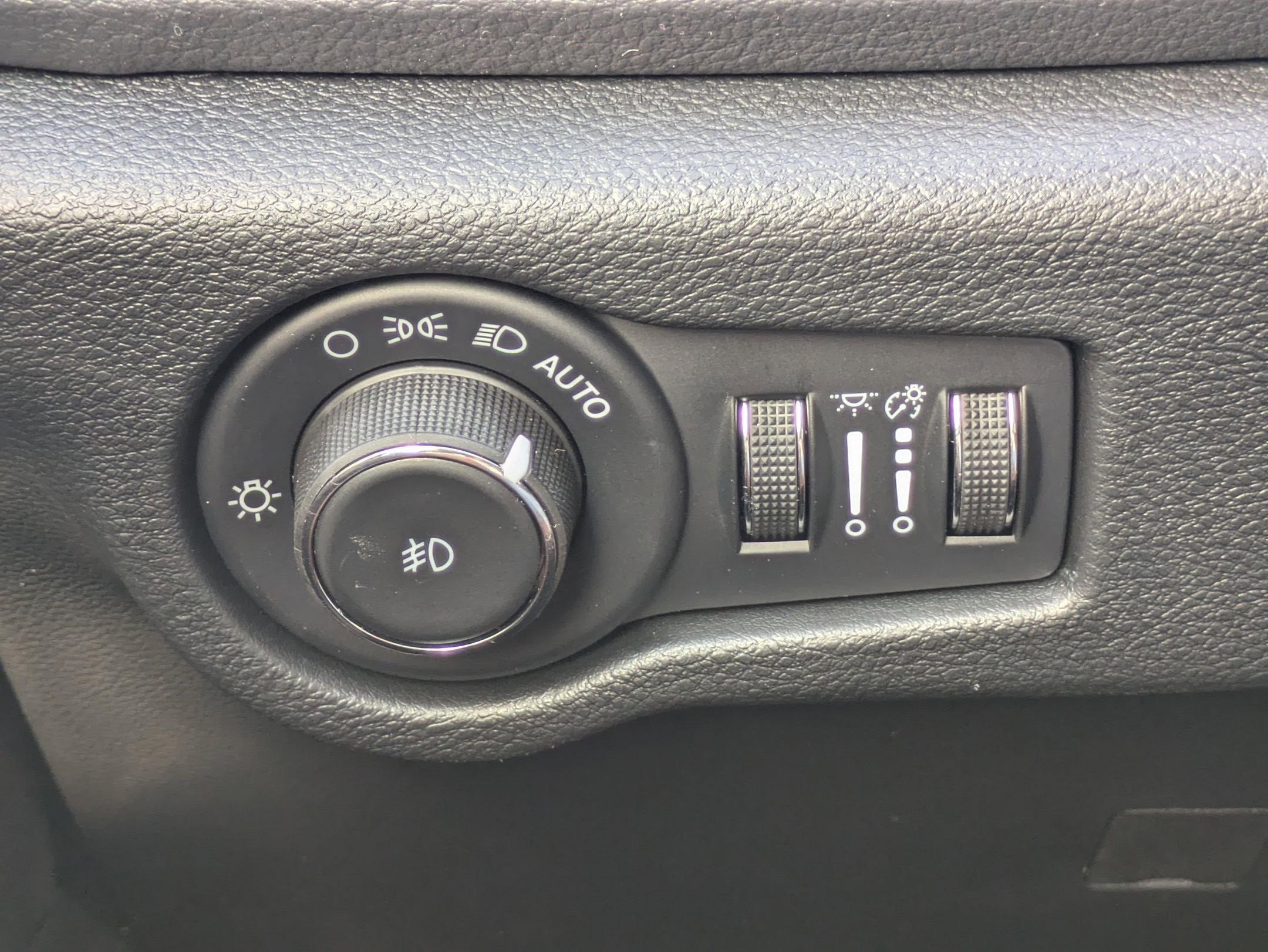 New 2026 Chrysler Pacifica Pinnacle image 16