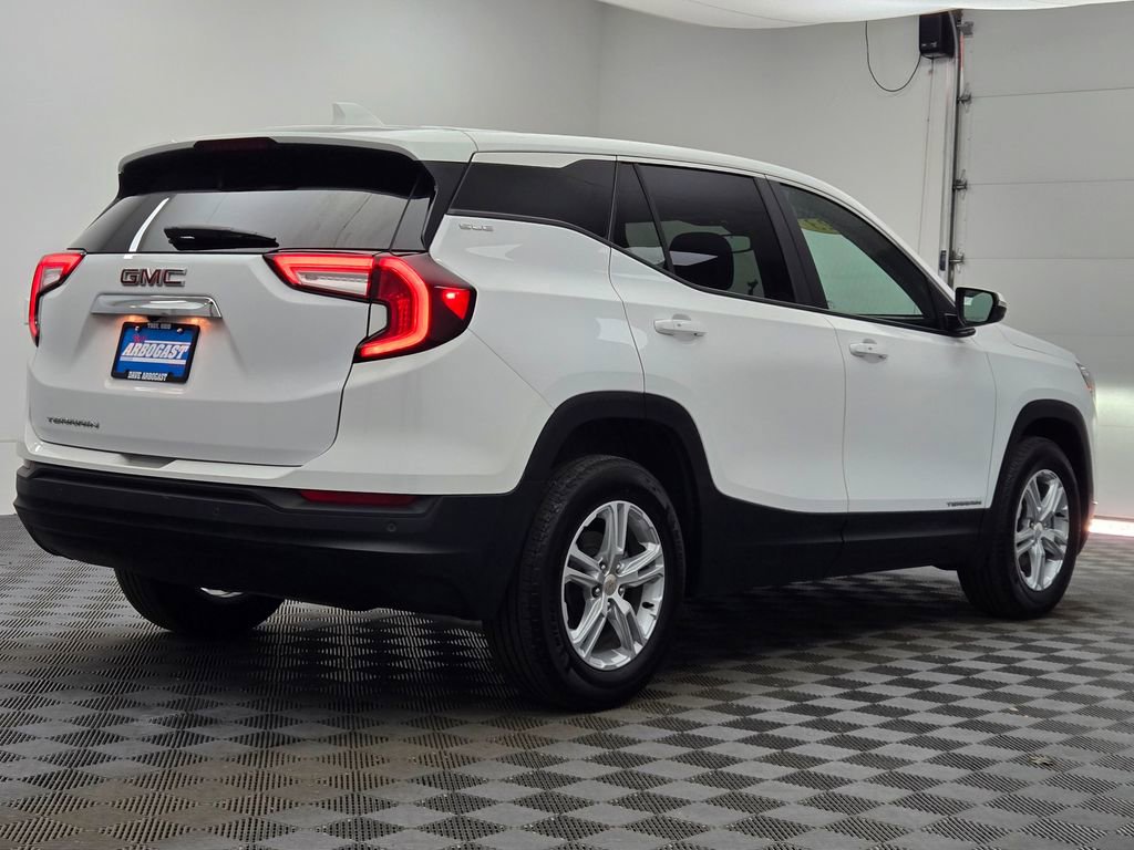 Used 2023 GMC Terrain SLE image 9