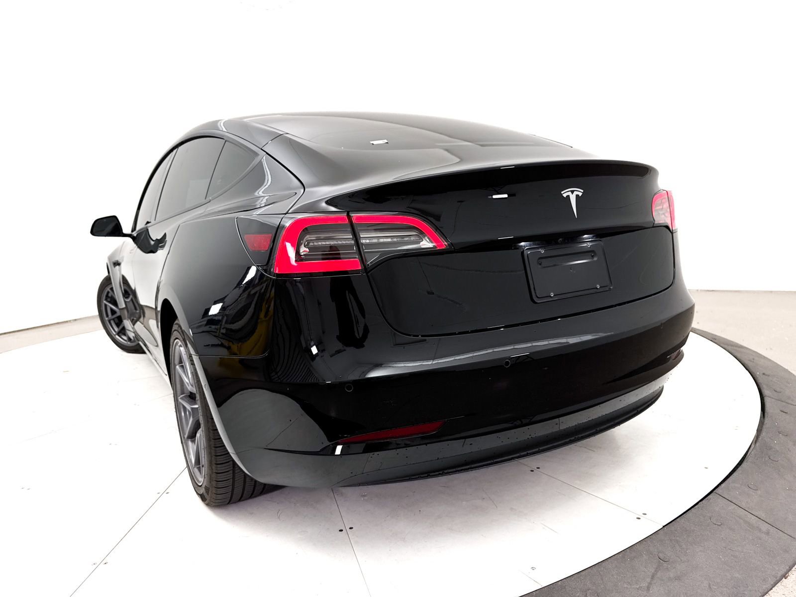 Used 2021 Tesla Model 3 Standard Range Plus RWD image 2