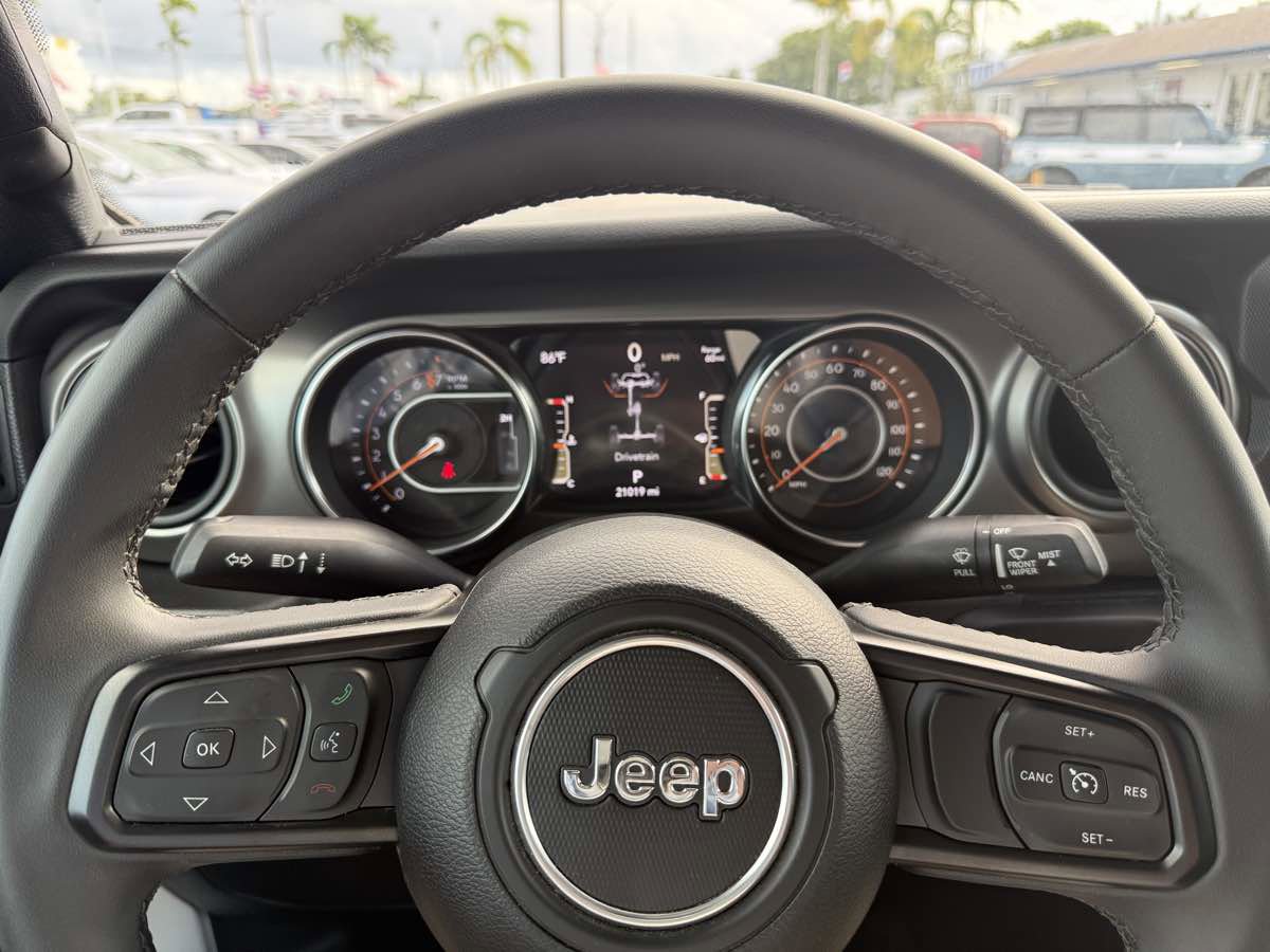 Used 2023 Jeep Gladiator Sport AWD/4WD image 15