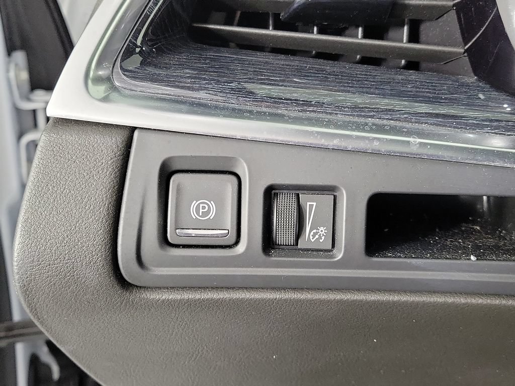 Certified 2024 Cadillac XT5 Premium Luxury w/ LPO, Floor Liner Package AWD/4WD image 32