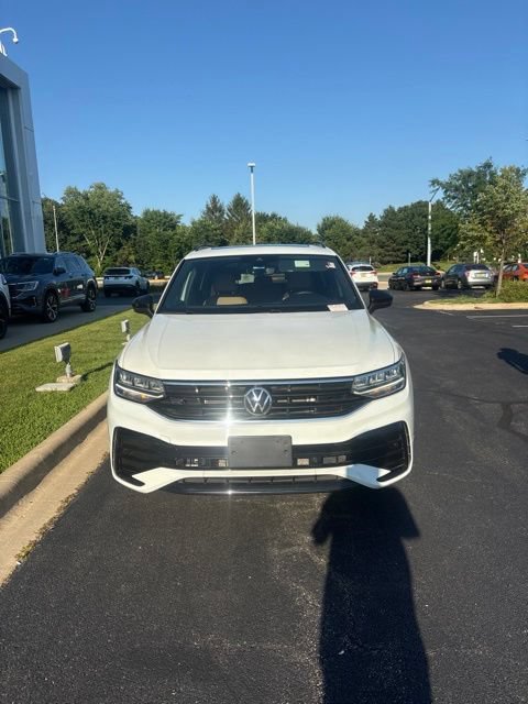 Certified 2023 Volkswagen Tiguan SE R-Line AWD/4WD image 2