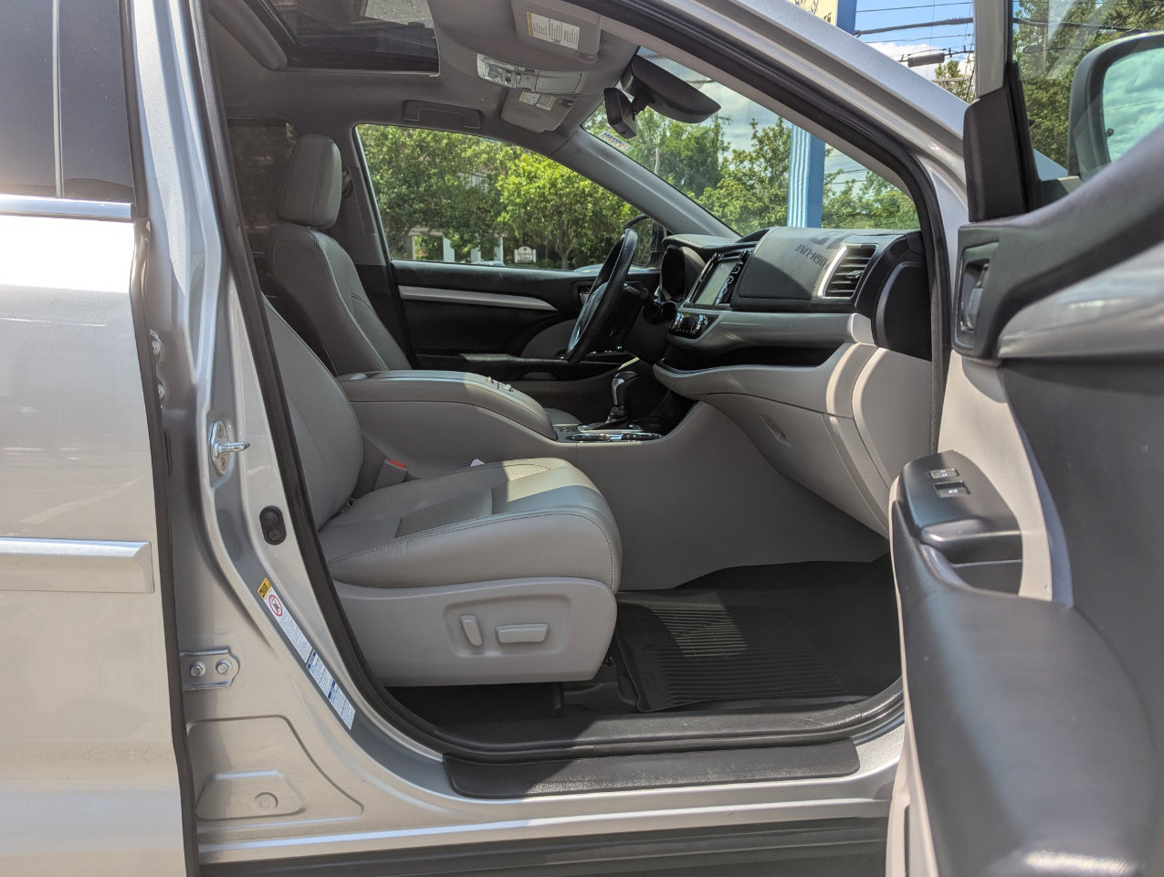 Used 2018 Toyota Highlander XLE image 34