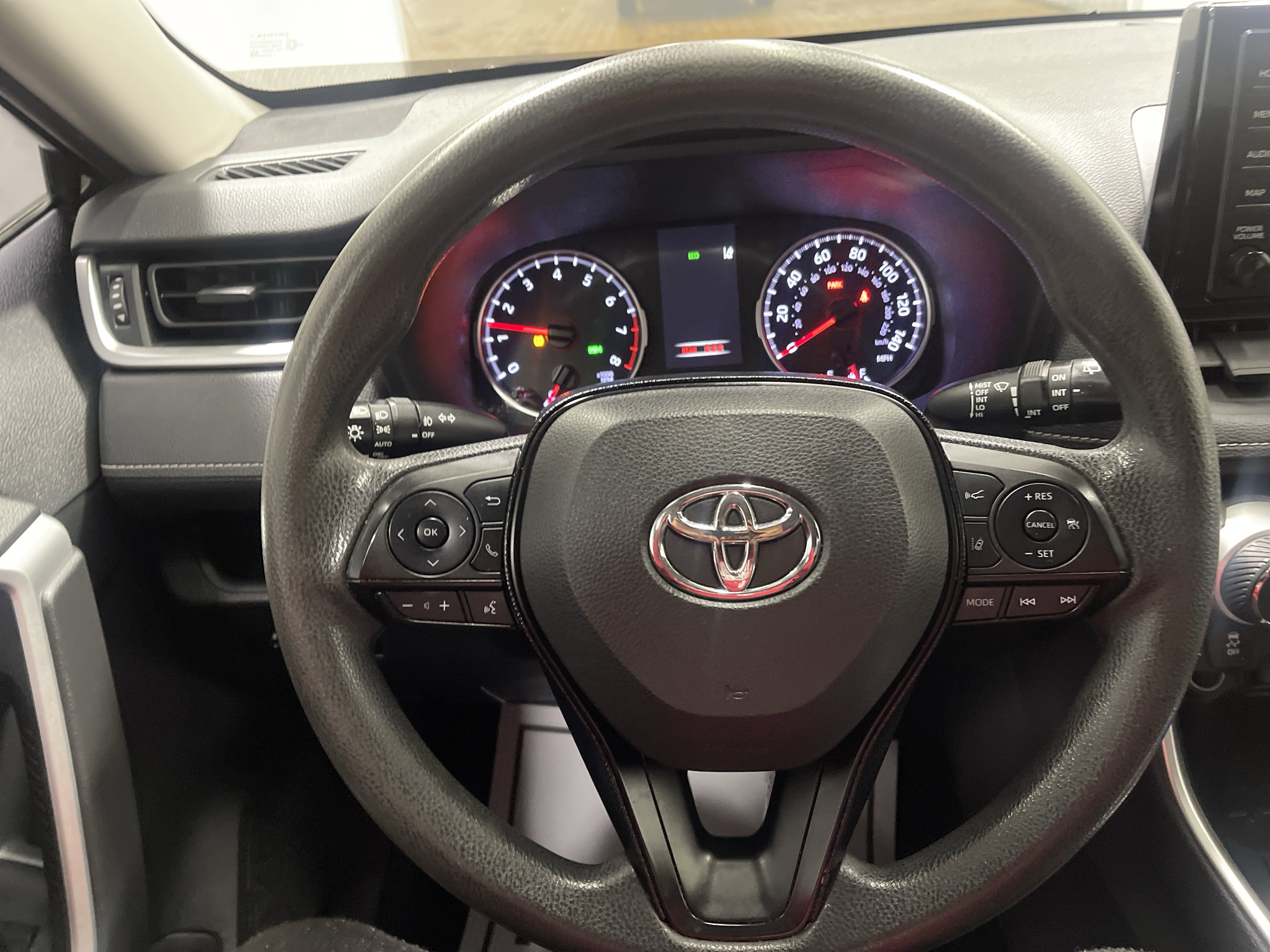Used 2021 Toyota RAV4 XLE image 30