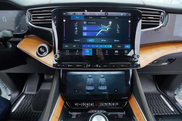 Used 2024 Jeep Grand Wagoneer L Series III image 34